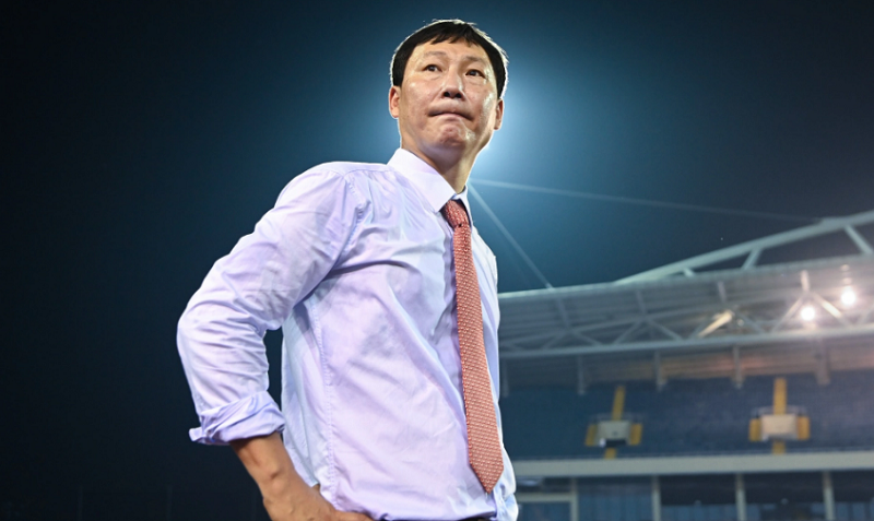 Chiến thuật 3-4-3 của HLV Kim Sang-sik: Hai biên vẫn là điểm chờ hoàn thiện
