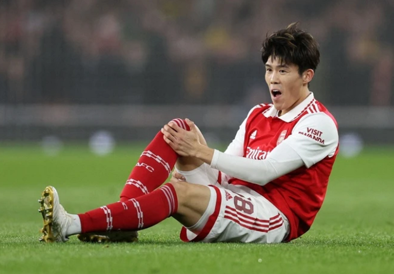 tomiyasu-chia-tay-arsenal-vi-ly-do-suc-khoe-trieu-fan-tiec-nuoi