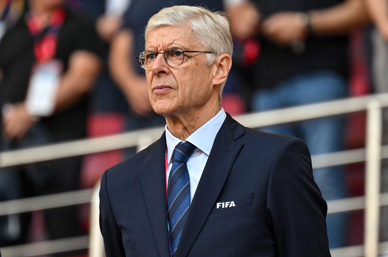 Mike Dean bất ngờ gọi Arsene Wenger là HLV khó chịu nhất trong sự nghiệp cầm còi
