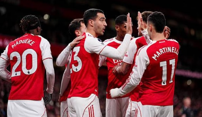 Thắng lớn ở derby, Arsenal vẫn bị cảnh báo vì ăn mừng quá sớm