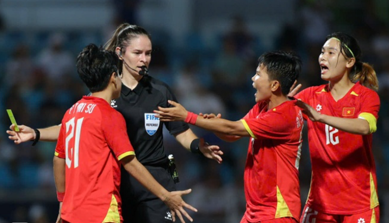 ‘Tiếng còi méo’ ở chung kết SEA Games 33 và nỗi ấm ức của tuyển nữ Việt Nam