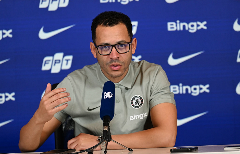 Sai sót kèm người khiến Rosenior bùng nổ sau trận hòa Burnley